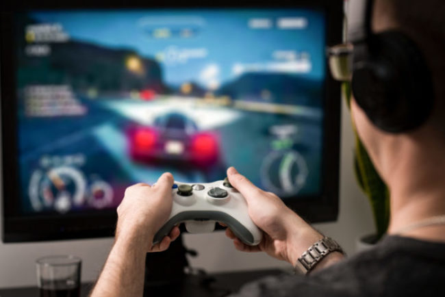 Cover of Gamers Are Spending More on Fee-Based Online Networks