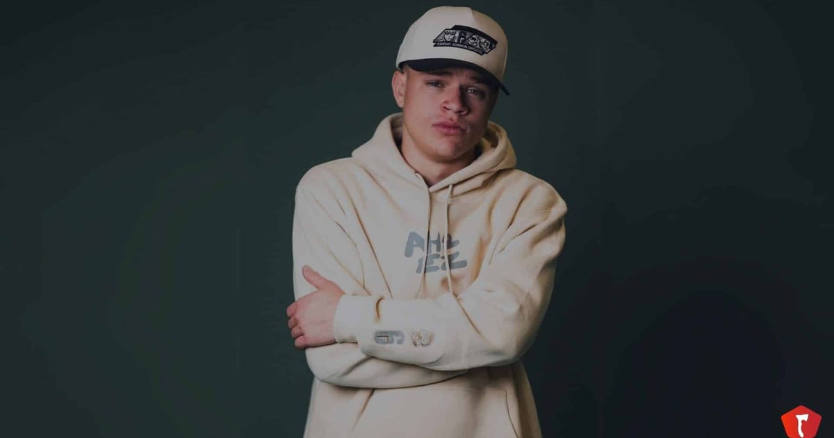 Cover of Top 10 Live Streamers for April