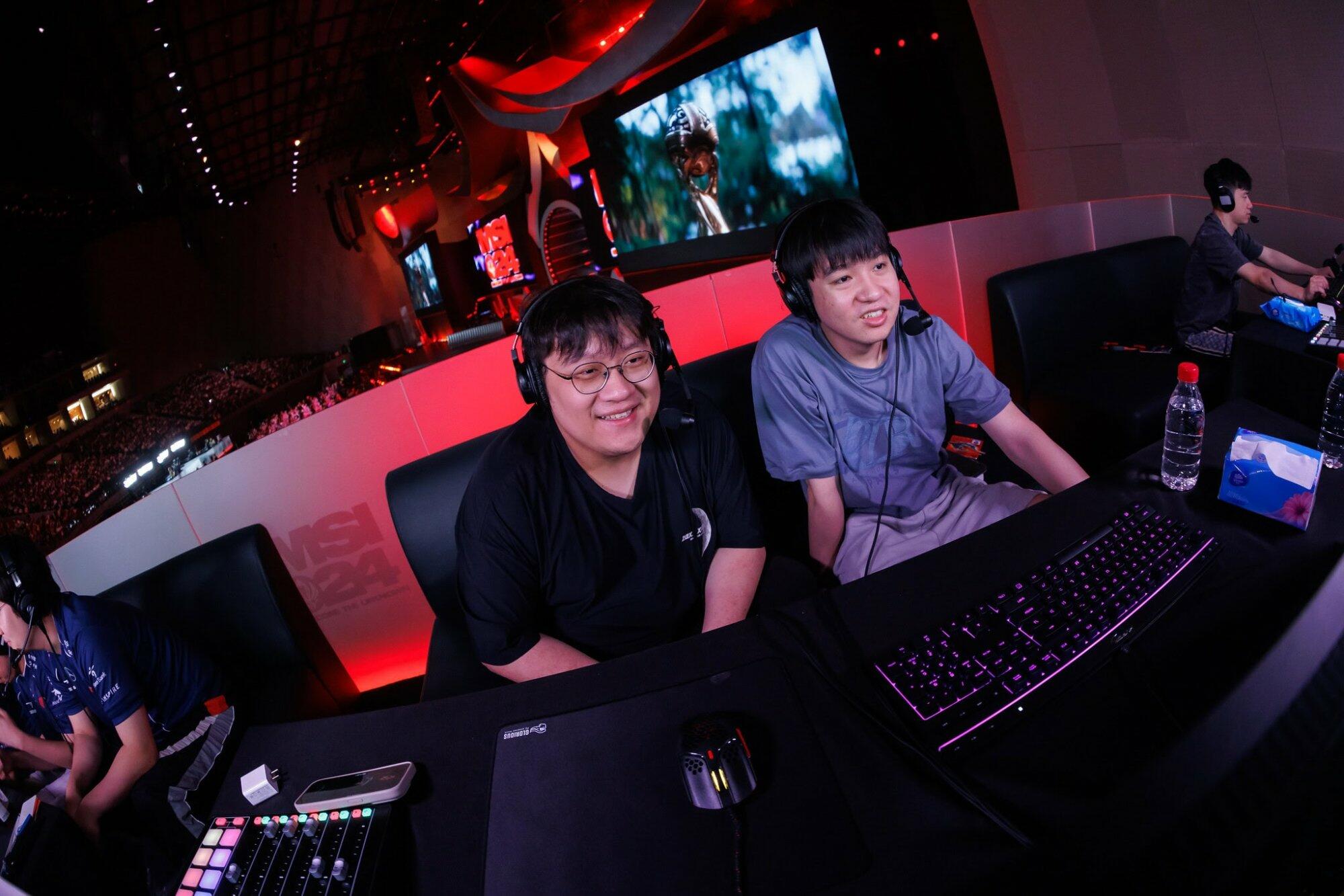 Cover of Huya Reduces League of Legends Esports License Fees